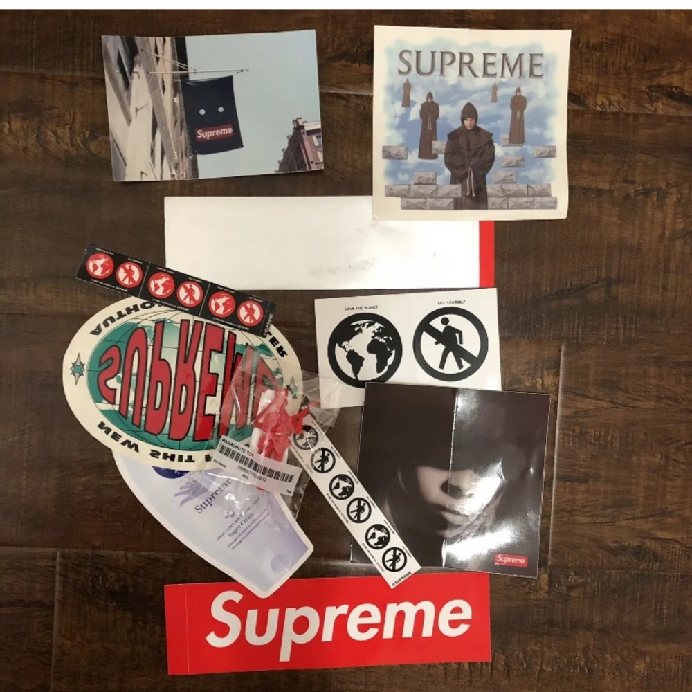 Supreme FW19 week one stickers and army toy set